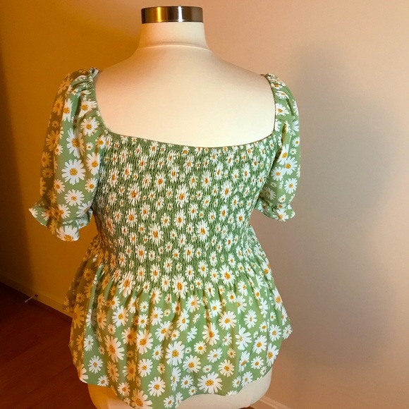 SHEIN 4X Shirred Green Flowered Top - Picture 6 of 7